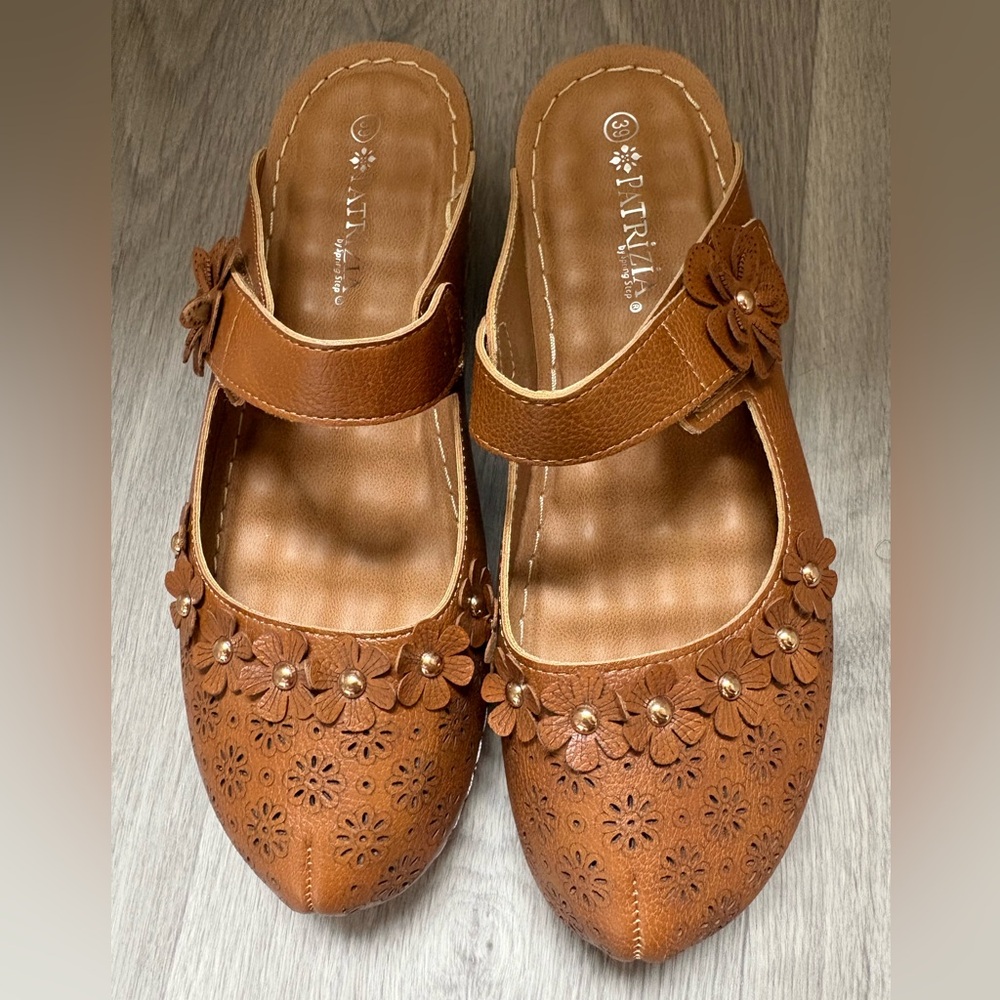 Women's Brown Floral Shoes